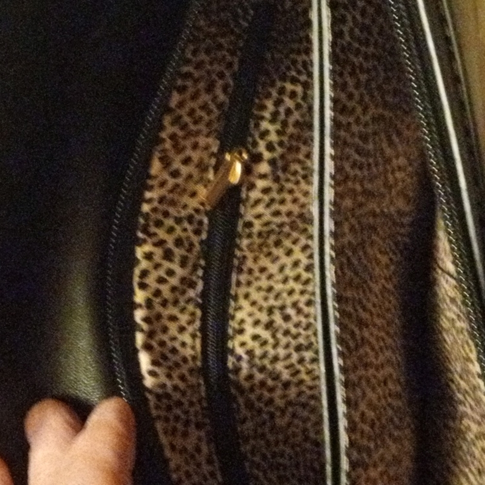 Isabelle vegan crossbody bag leopard interior - Picture 7 of 7
